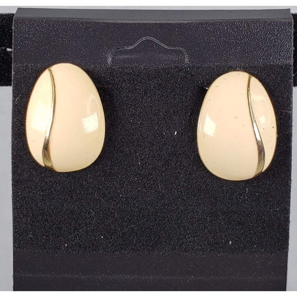 Vintage Crown Trifari 60s MCM White Enamel Egg Shape Gold Tone Clip On Earrings - Picture 2 of 12